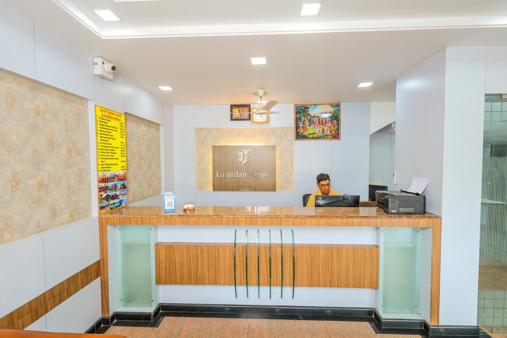 Hotel Janardana Udupi Extérieur photo